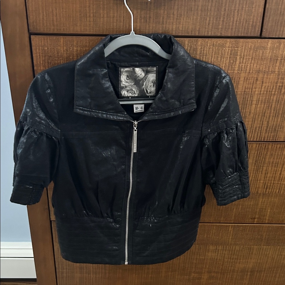 KENZIE Black leather-look Short-sleeved zippered jacket. Size Small. Like new.